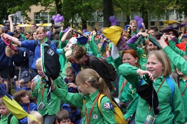 Wil je ook zo graag laten zien wat je elke doet bij Scouting? Heb je een vriendinnetje of vriendje dat ook zo nieuwschierig is? Op 9 juni mag je ze uitnodigen. De Scouting Tono-groep houdt dan een vriendjes en vriendinnetjesdag, en iedereen mag mee komen doen.